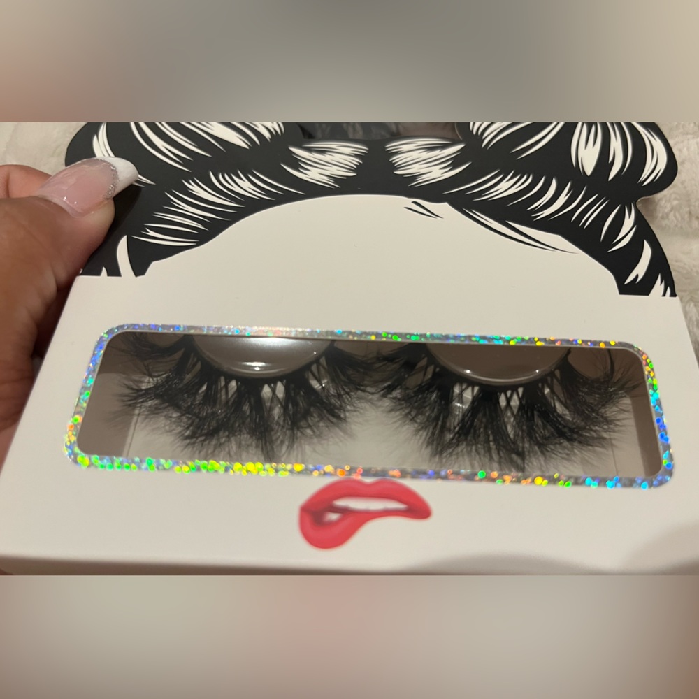 Black dramatic False Eyelashes - Picture 4 of 5